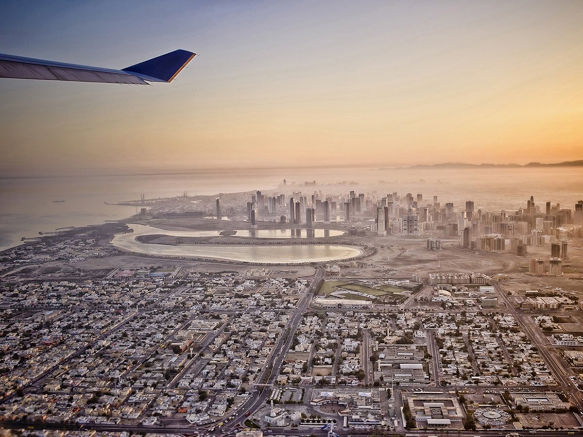 Дубай сегодня 19 апреля. ОАЭ В 1971. National Geographic Дубай. ОАЭ 20k. Дубай город.