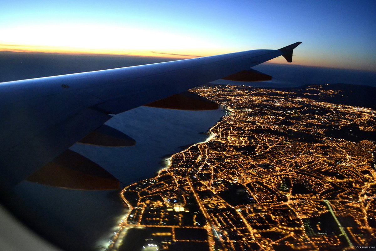 Вид из иллюминатора самолета