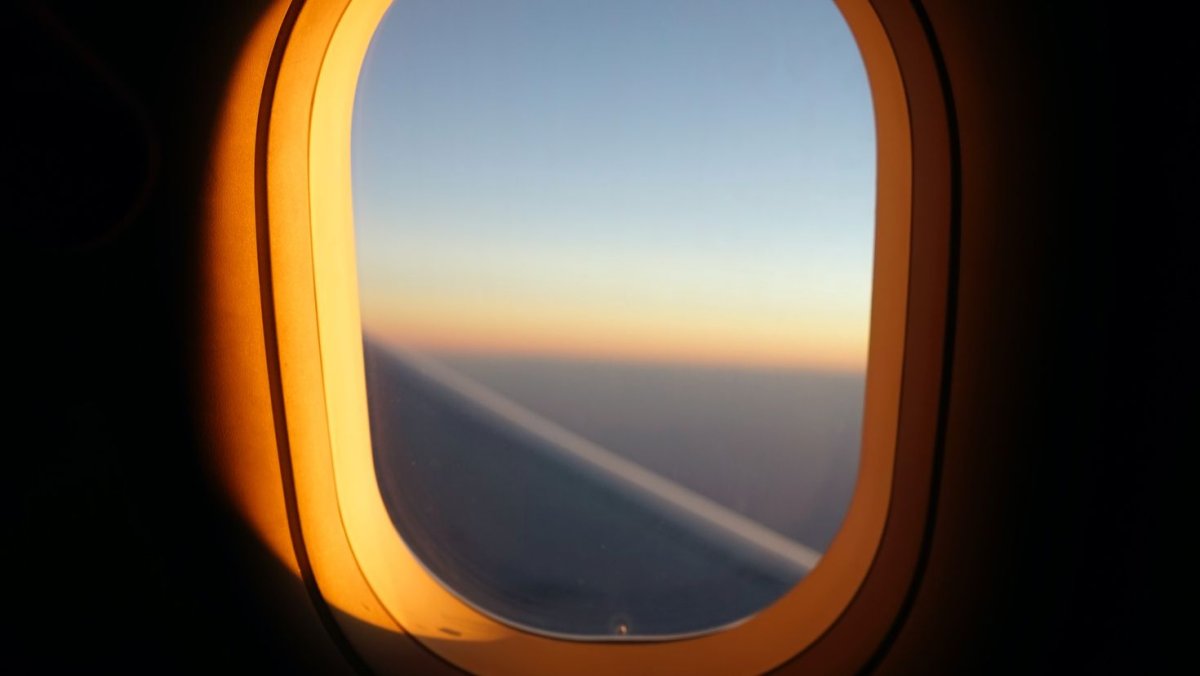 Иллюминатор самолета