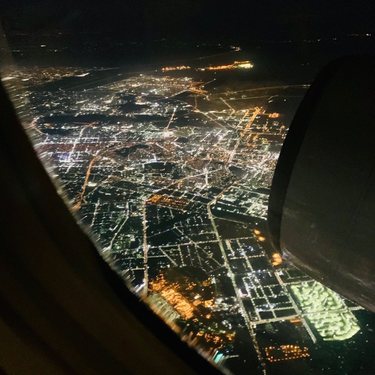 Вид ночной Москвы из самолета