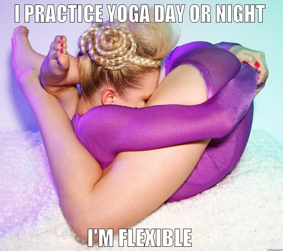 Девушка сама себе