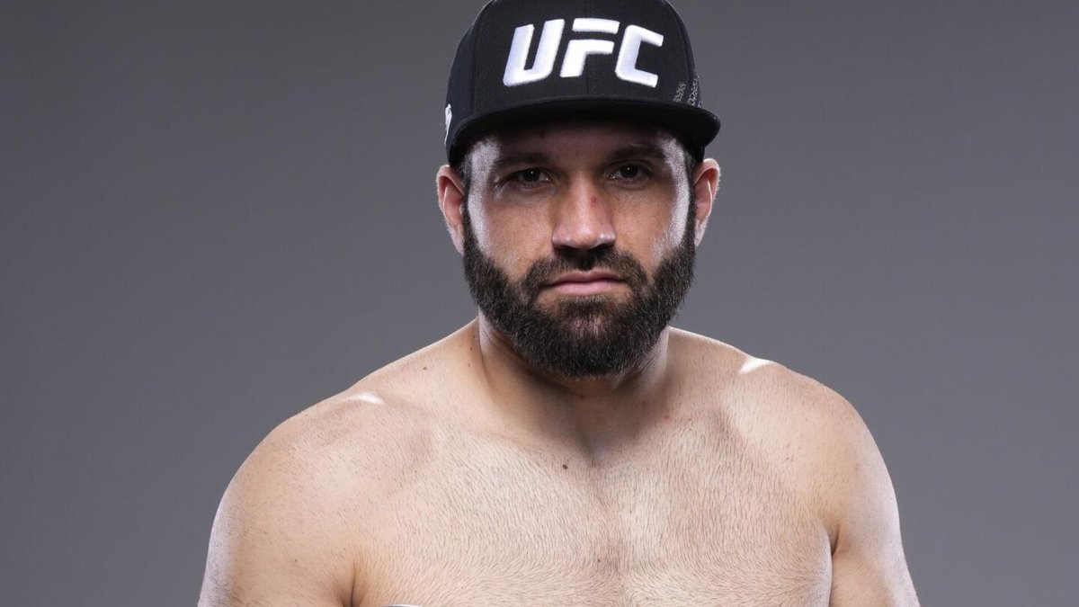 Азамат Мурзаканов UFC