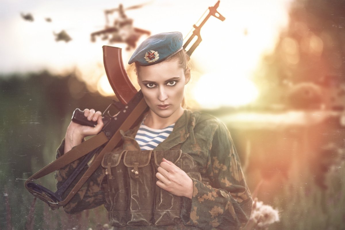Девушки в военной форме