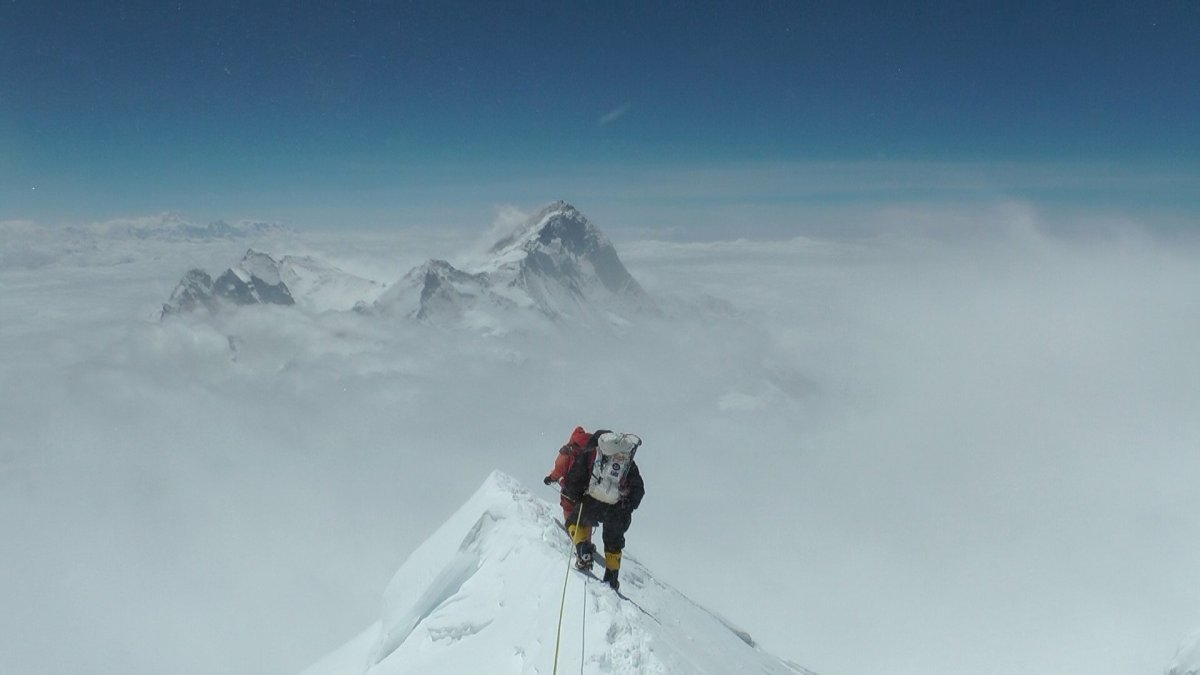 Вершины: Джомолунгма (Эверест), Эльбрус.