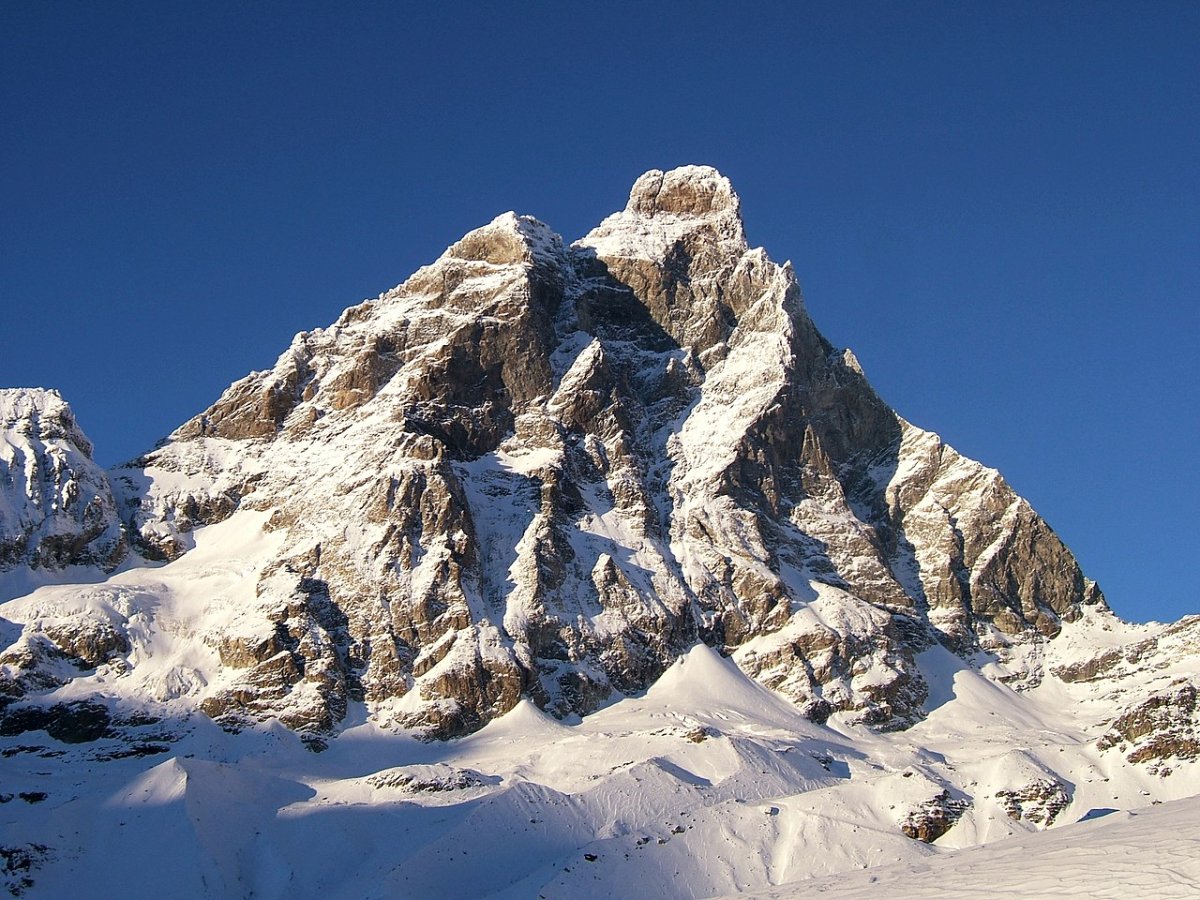 Гора Маттерхорн в Швейцарии – смертоносная вершина Альп.