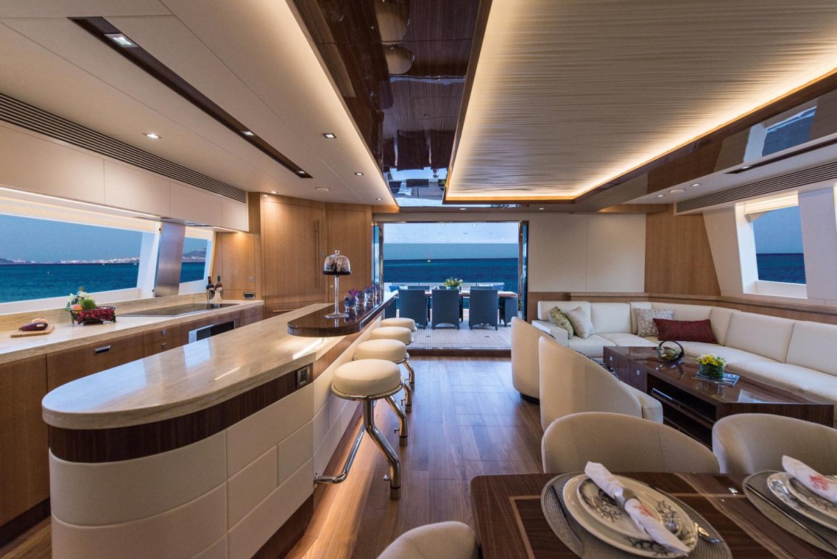 Беринг катамаран 32 Interior