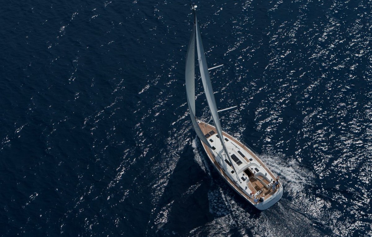 Яхта Бавария с 50 в море