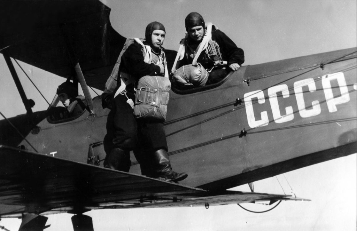Советские парашютисты