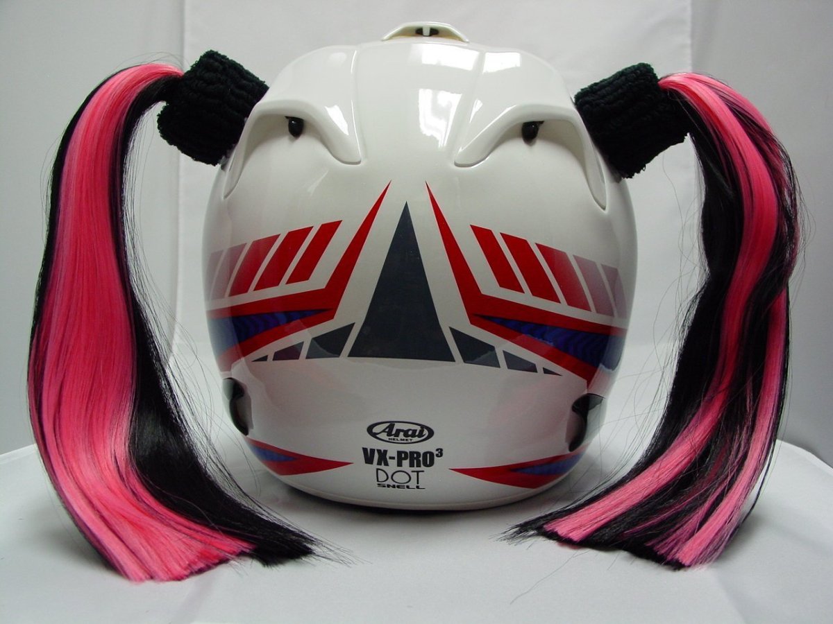 Шлем с хвостиками для мотоцикла