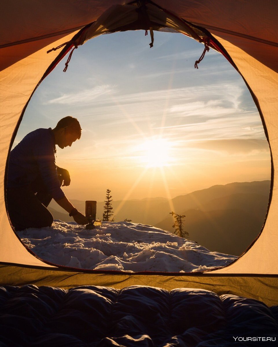 Утро в палатке в горах
