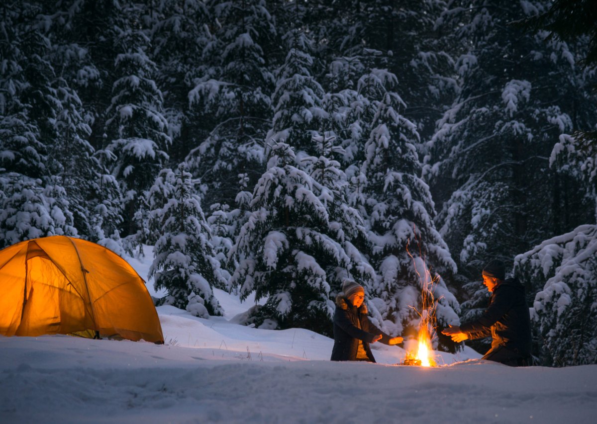 Костер в палатке зимой