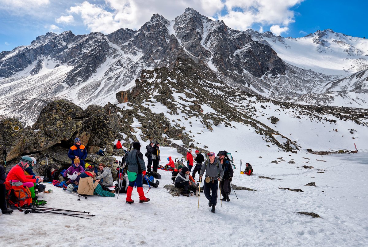 Лагерь альпинистов Мунку Сардык