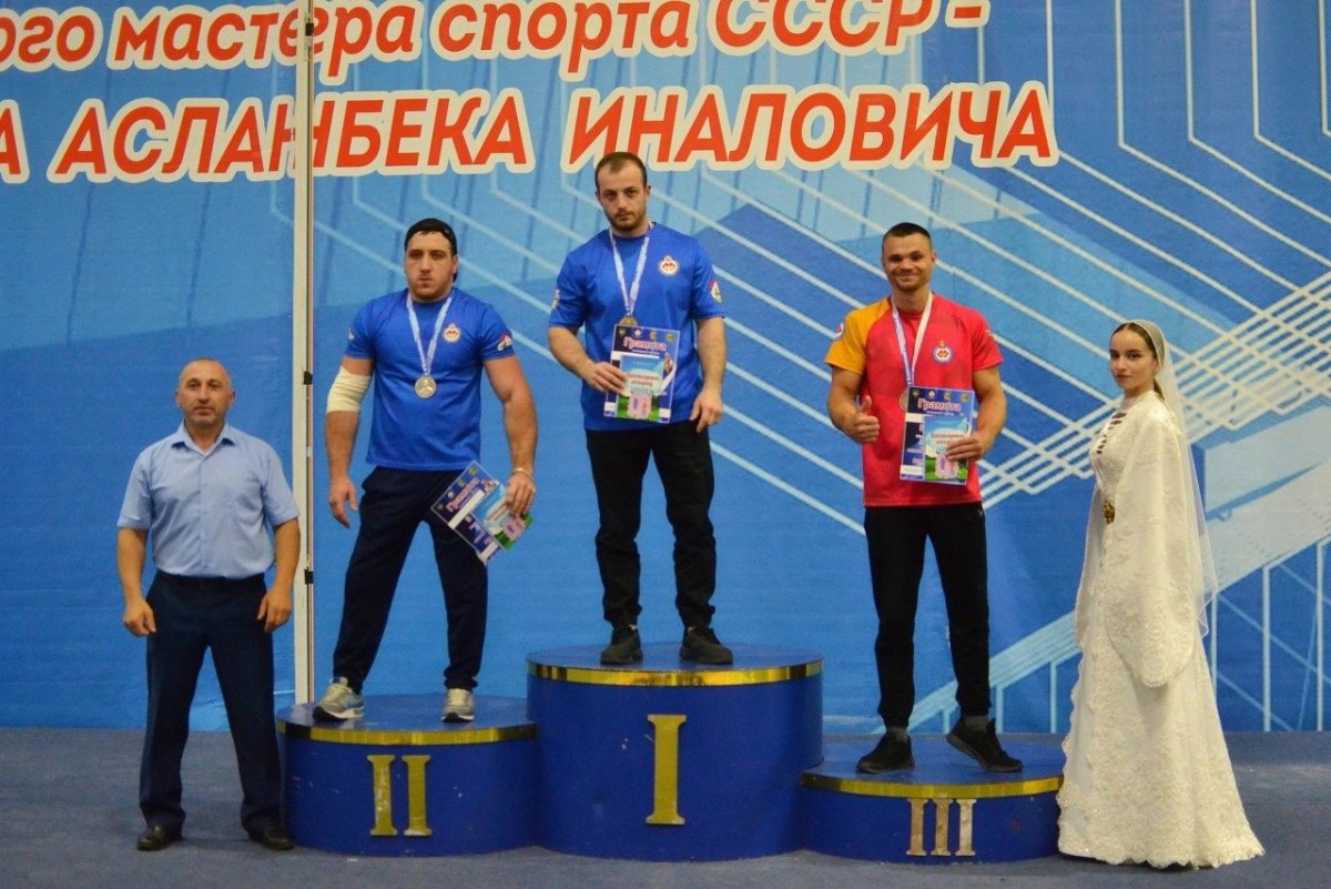 Турнир по армрестлингу