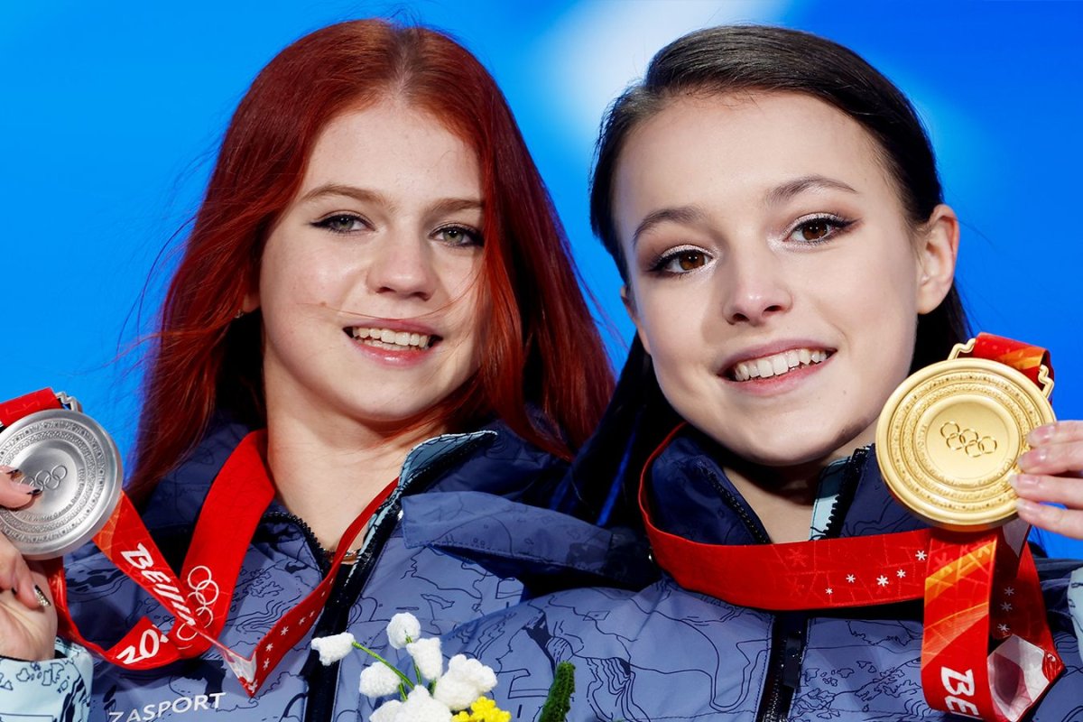 Анна Щербакова с медалью 2022