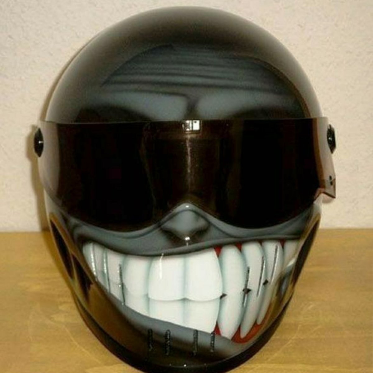 Необычные шлемы для мотоциклов