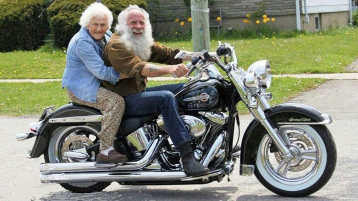 Деди бабка на мотоццикле