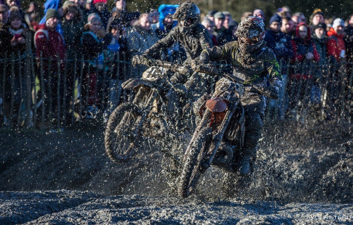 Гонки на мотоциклах по грязи