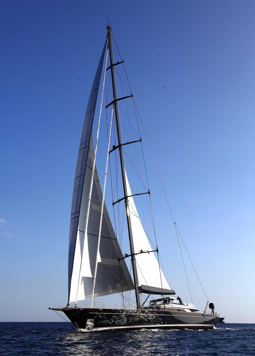Парусники Perini Navi