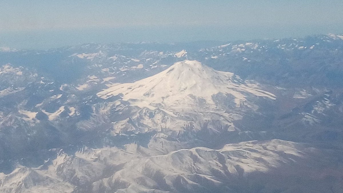 Гора Эльбрус вид из Сочи