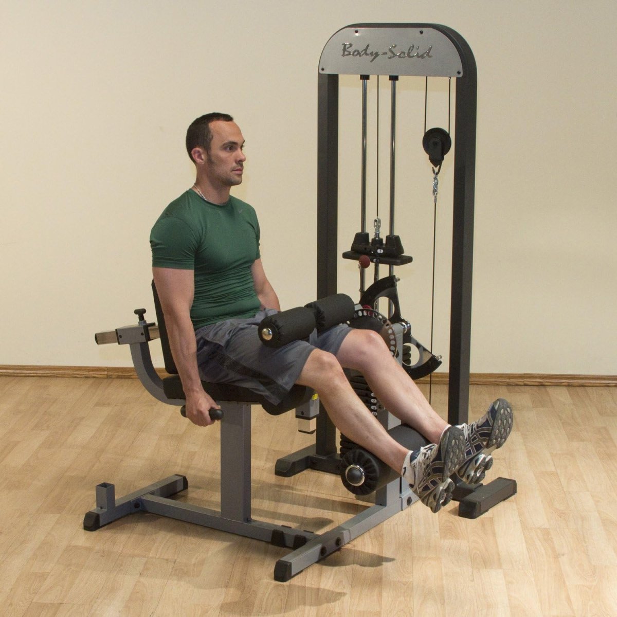 Тренажер разгибание ног body Solid