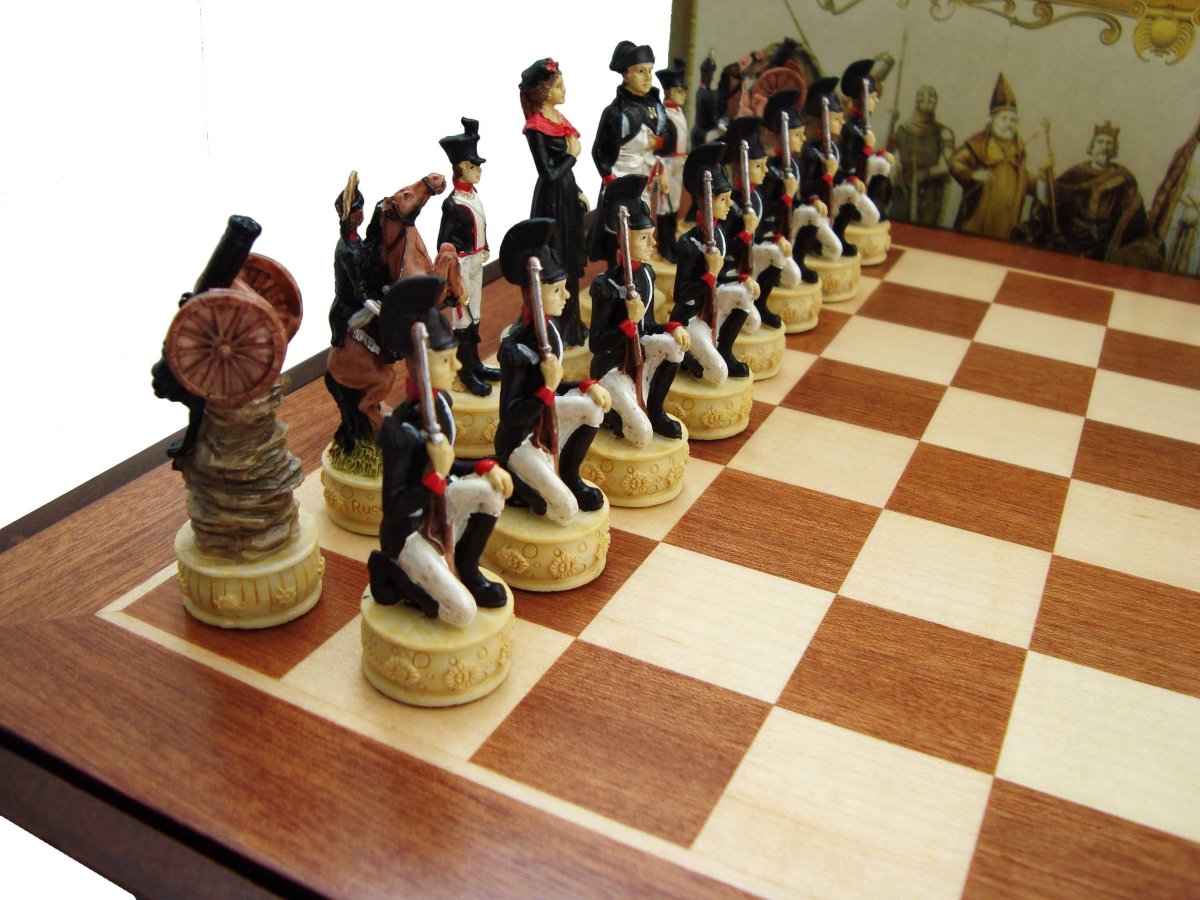 Веселые шахматные фигурки