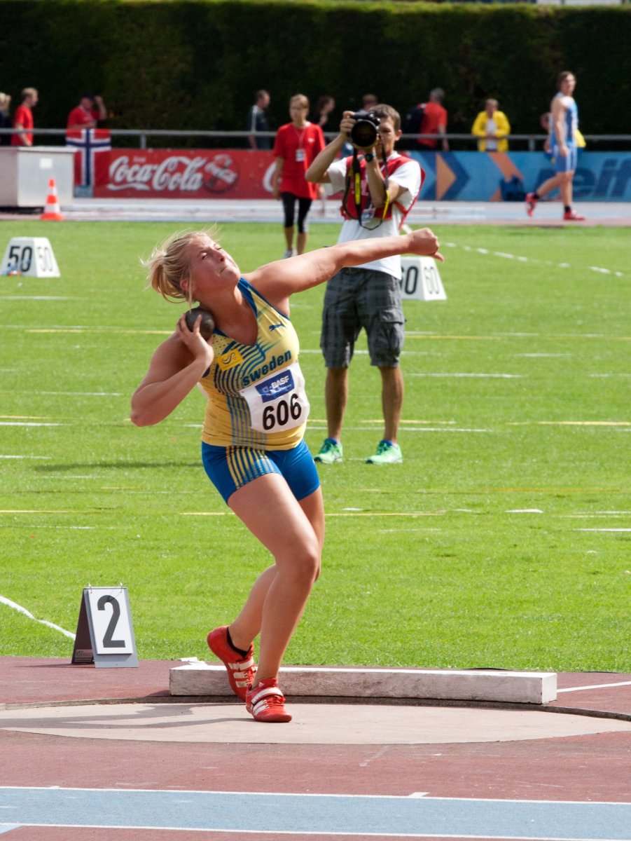 Толкание ядра в легкой атлетике