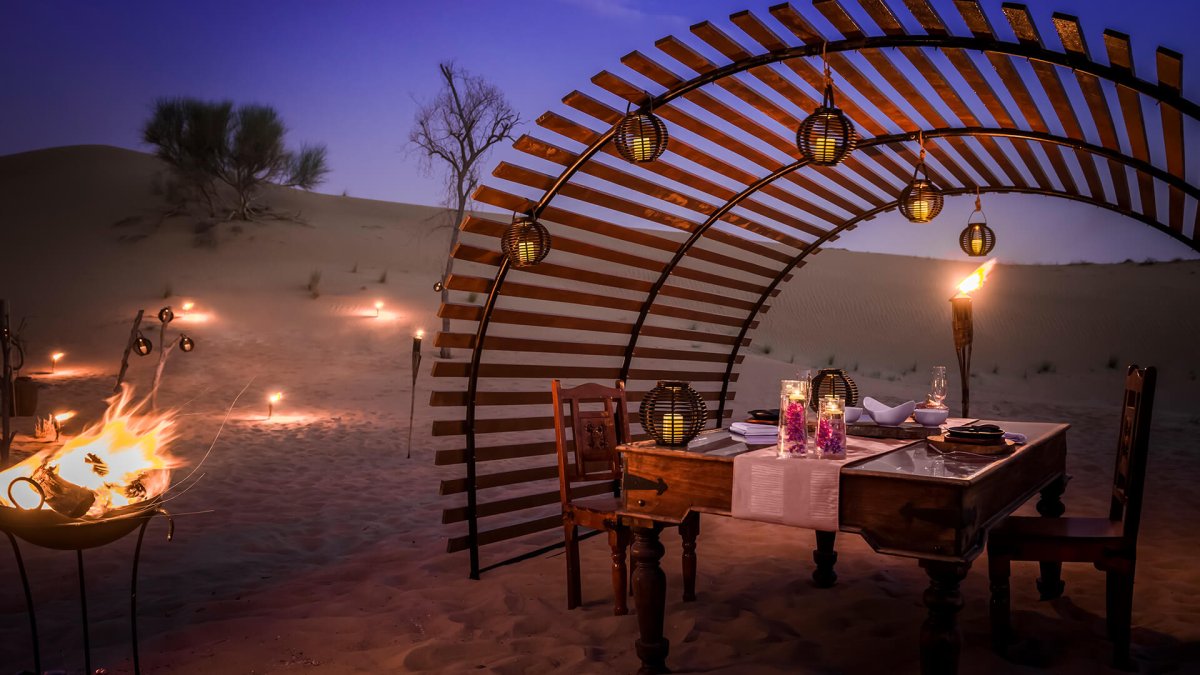 Ресторан в пустыне в Дубае