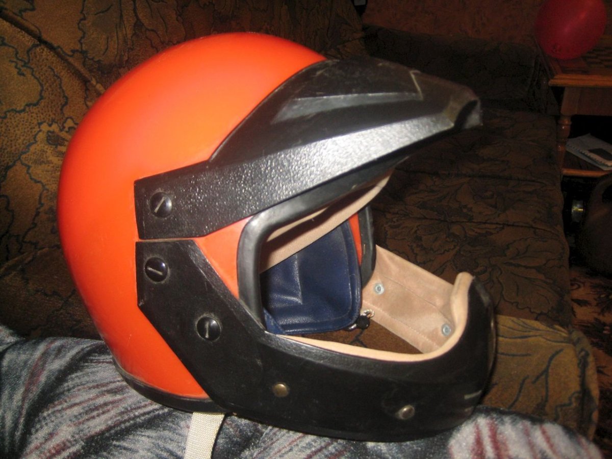 Мотоциклетный шлем салют