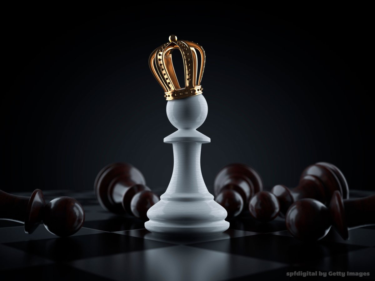 Шахматная пешка с короной