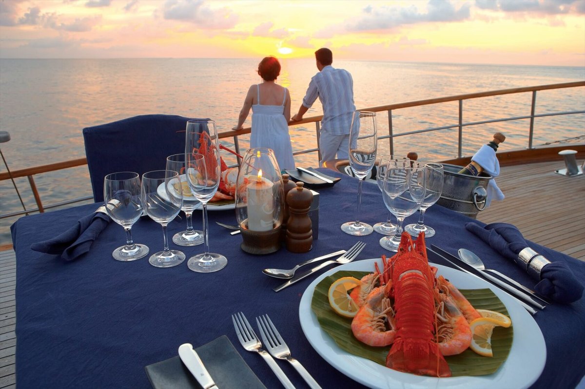 Романтический ужин на корабле