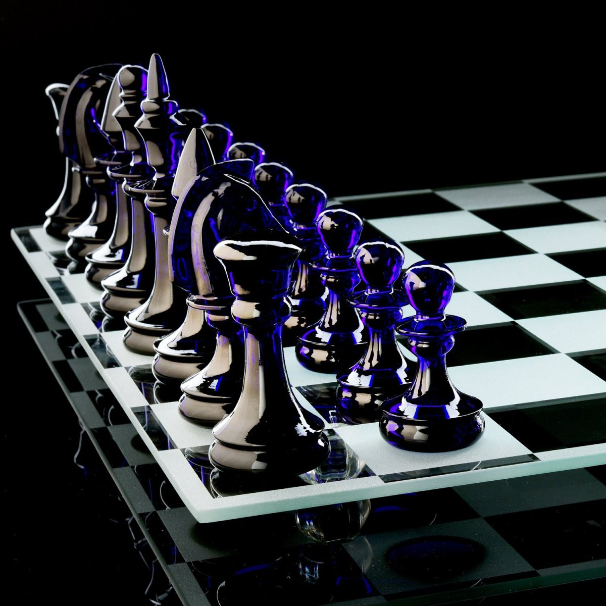 Шахматная доска на компьютере. Avdeev Crystal шахматы. Хрустальные шахматы harkurt. Шахматная доска. Шахматы из хрусталя.
