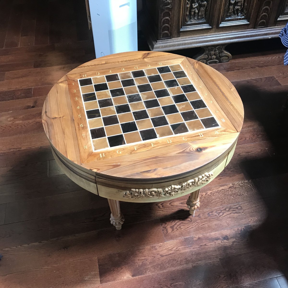 Шахматный столик из эпоксидной смолы