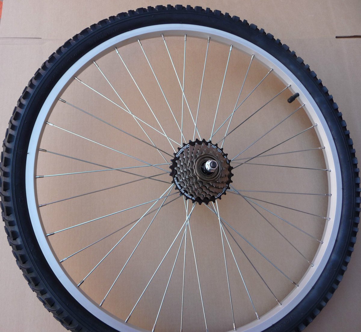 Заднее колесо на велосипед 26 дюймов 7 скоростей 2.25 трещетка