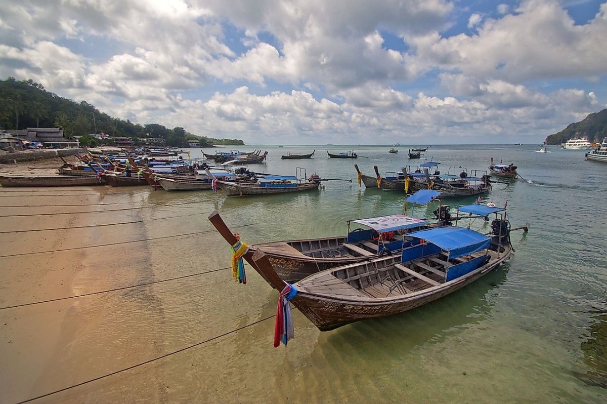 Деревянные лодки в Таиланде
