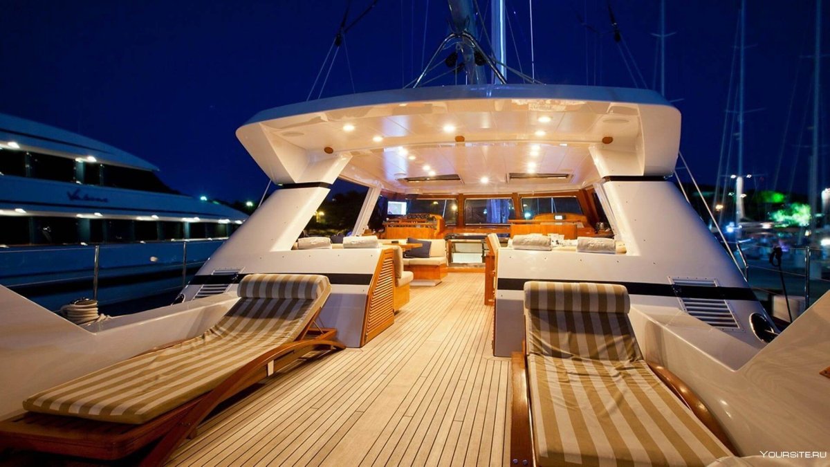 Яхта Luxury Yacht