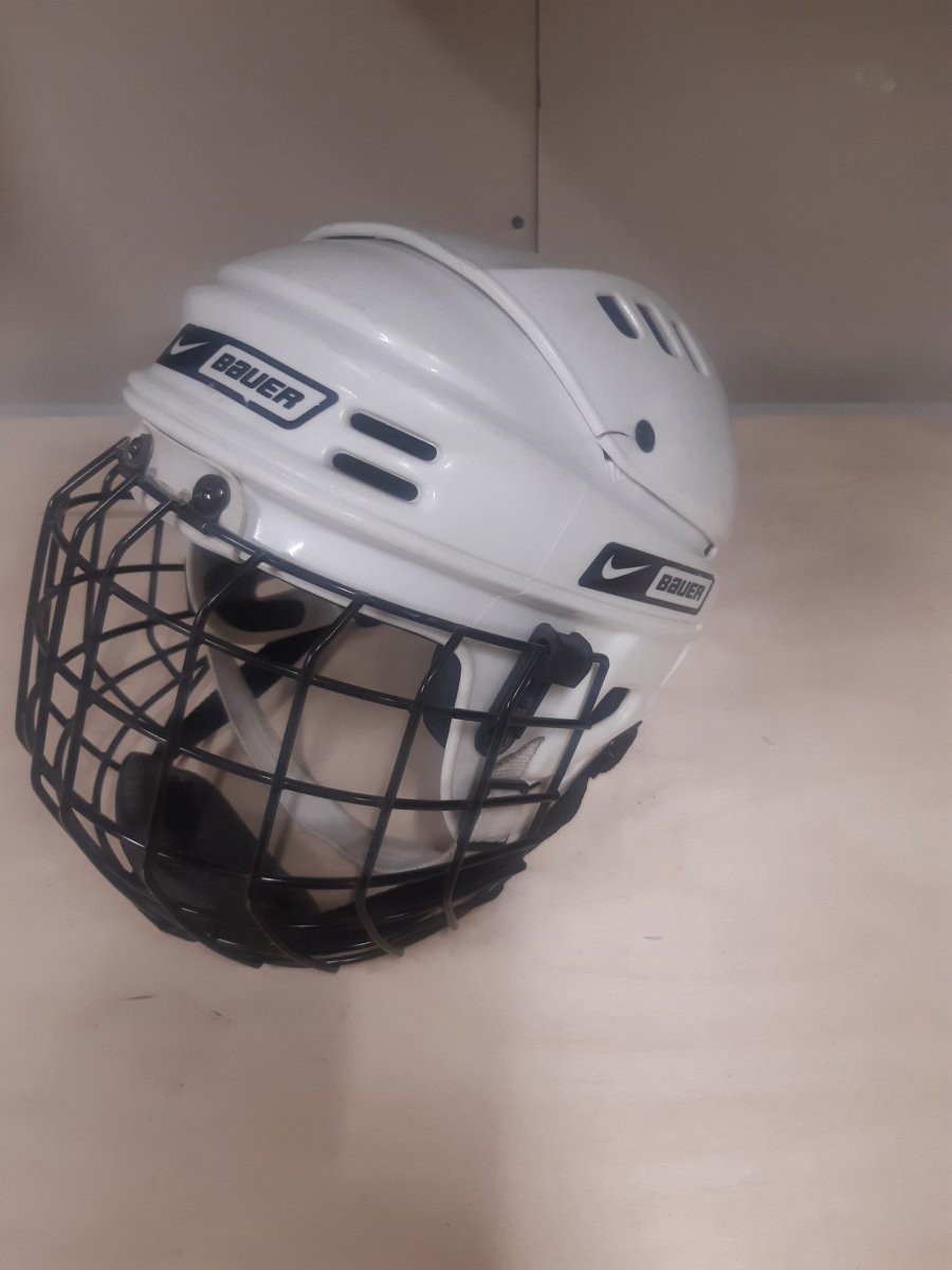 Bauer NBH 1500 шлем
