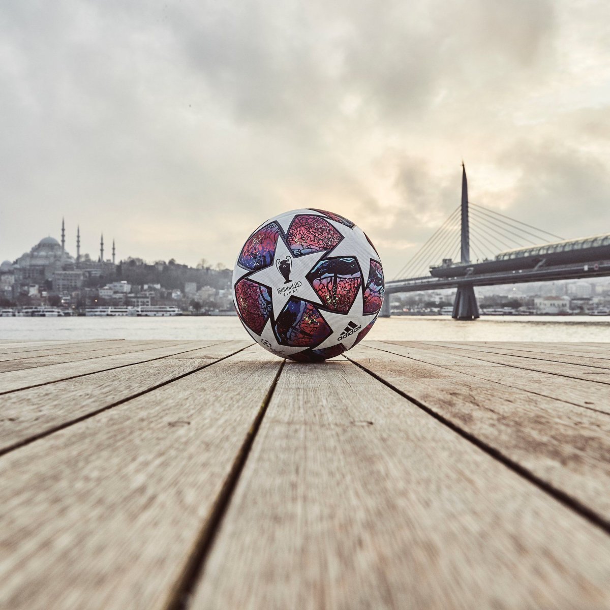 Мяч adidas Champions League Istanbul 20