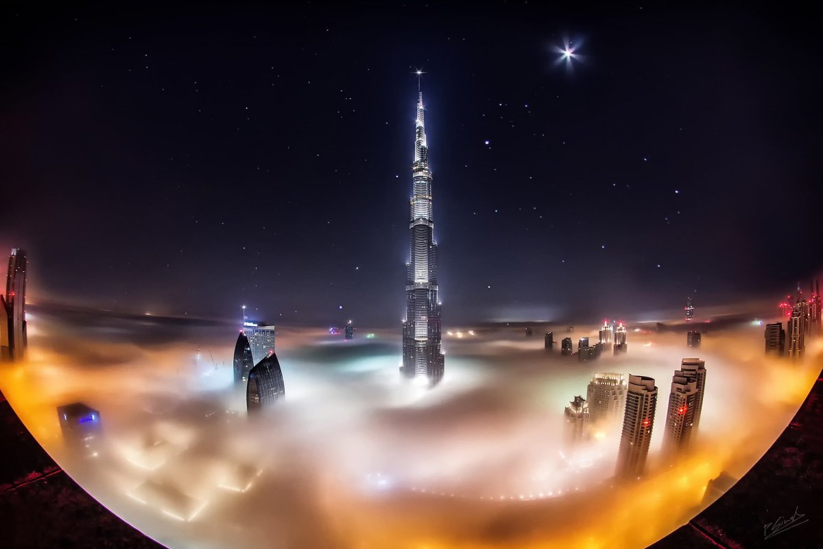 Бурдж-Халифа Дубай в тумане 1920х1080