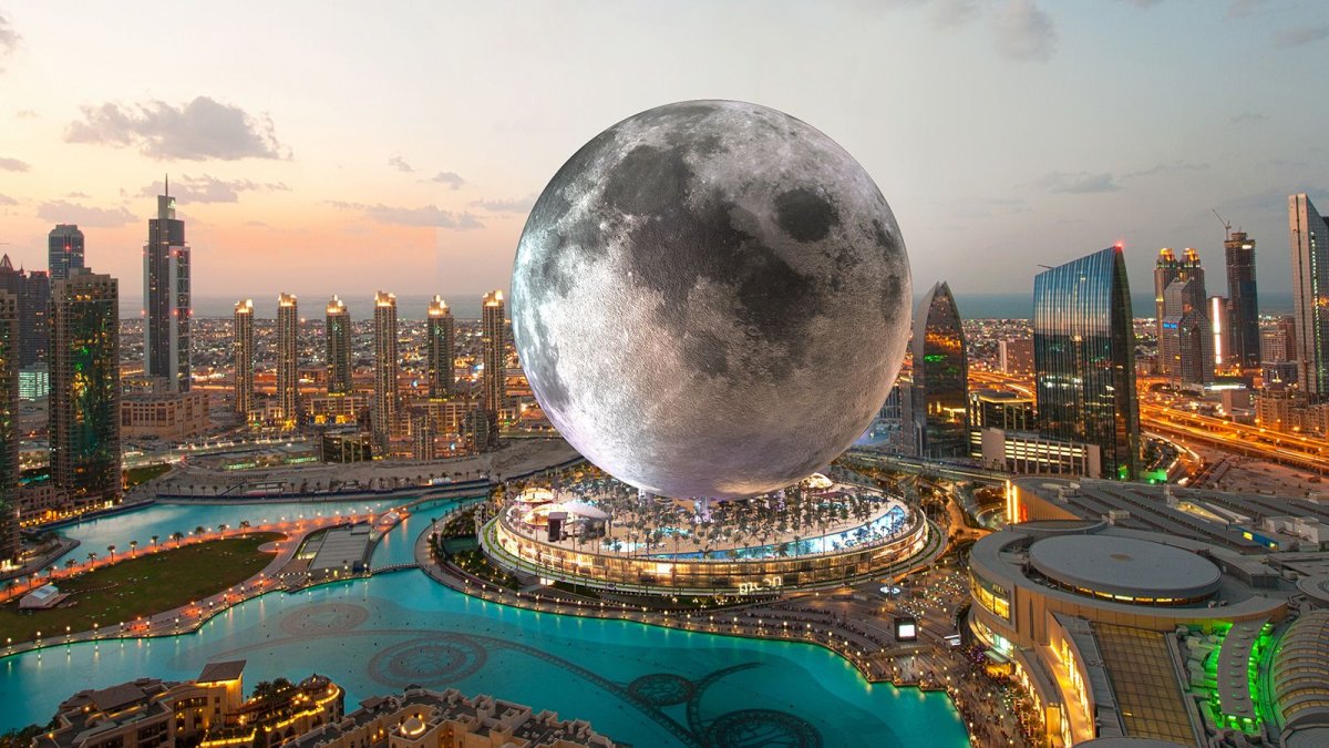 Луна строится в Дубаях