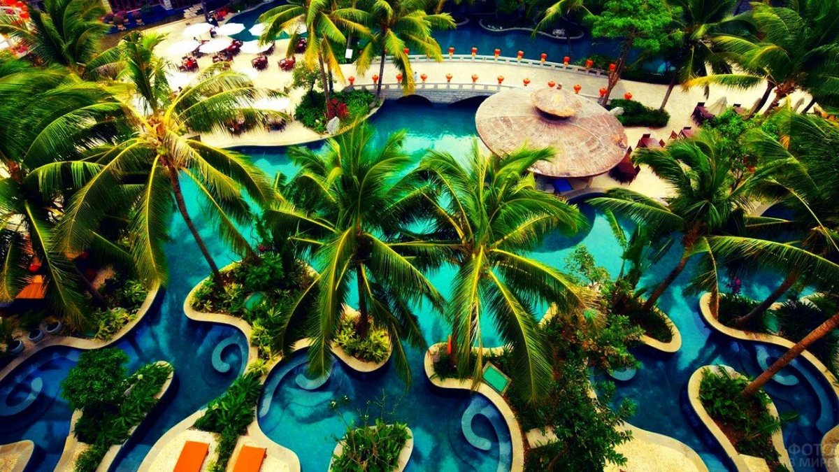 Тропический остров популярный китайский курорт