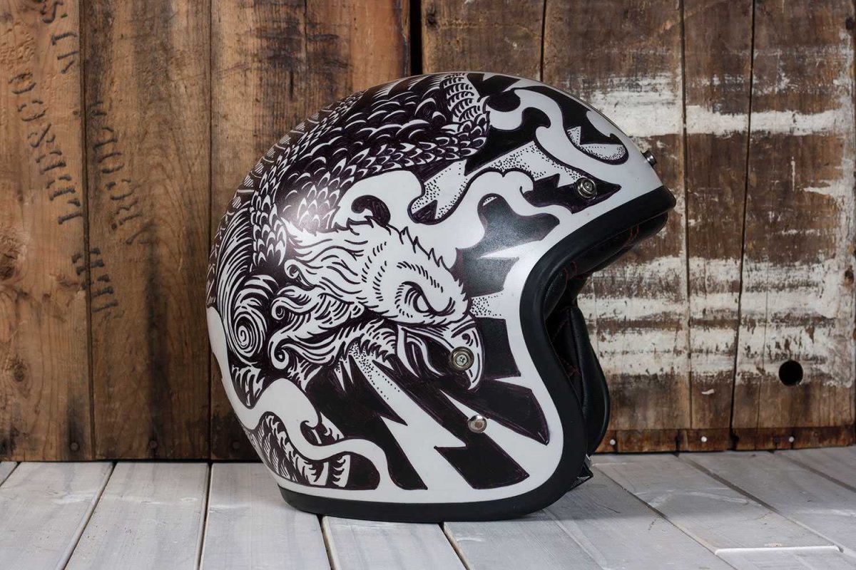 Разрисованный шлем для мотоцикла