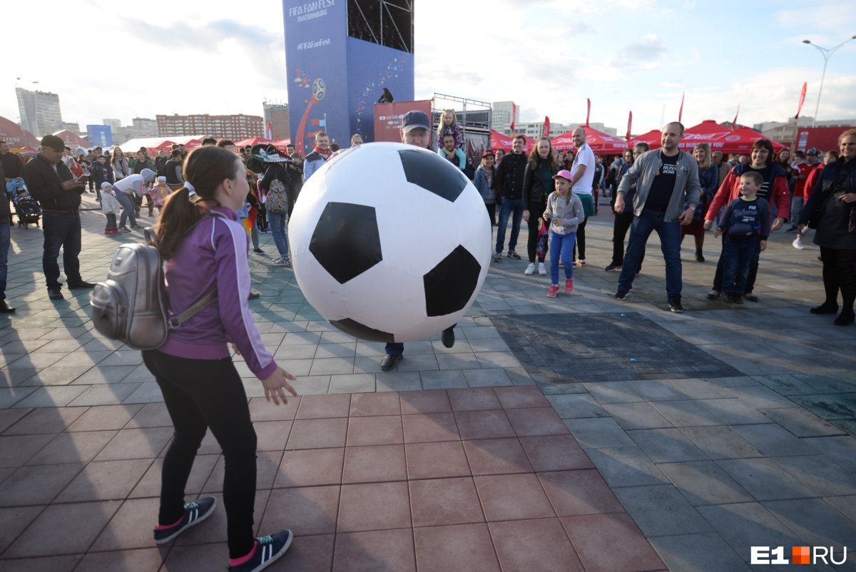Домодедово огромный мяч на задании Чемпионат мира