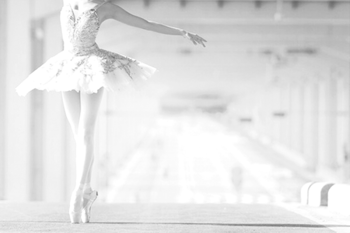 Балерина на Светлом фоне