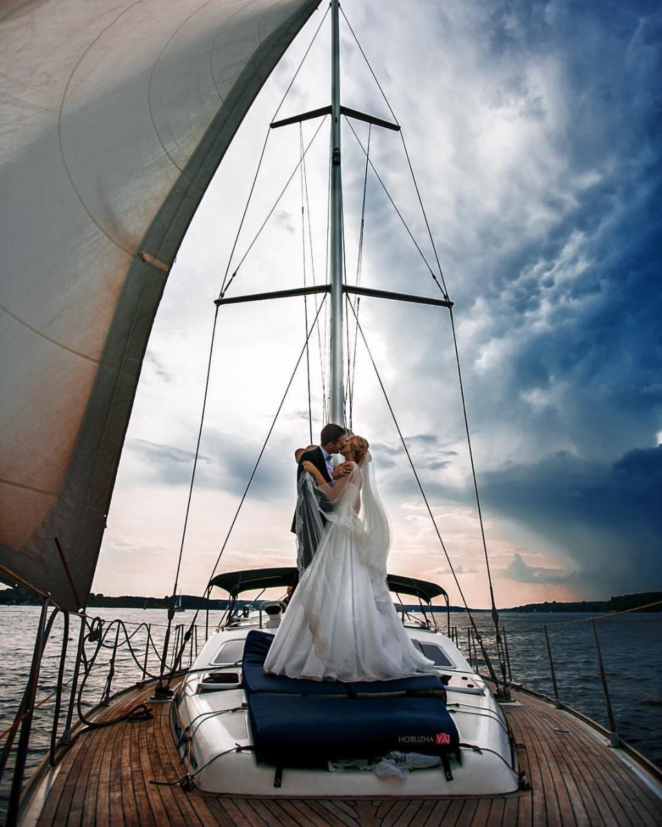 Свадебная фотосессия на парусной яхте