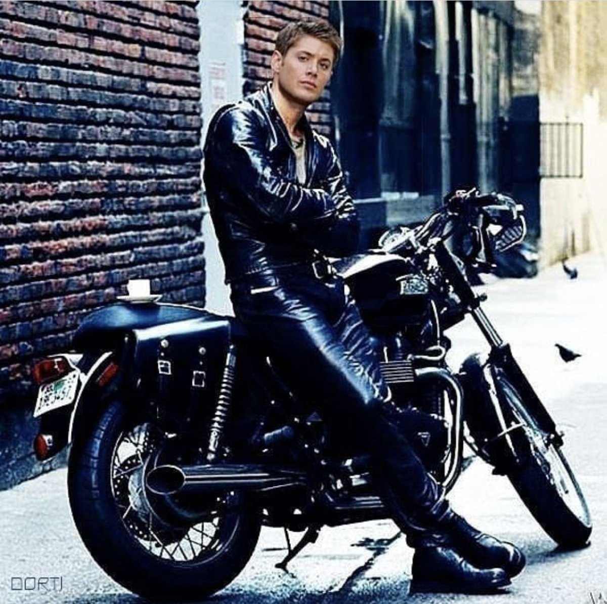 Том Харди на мотоцикле