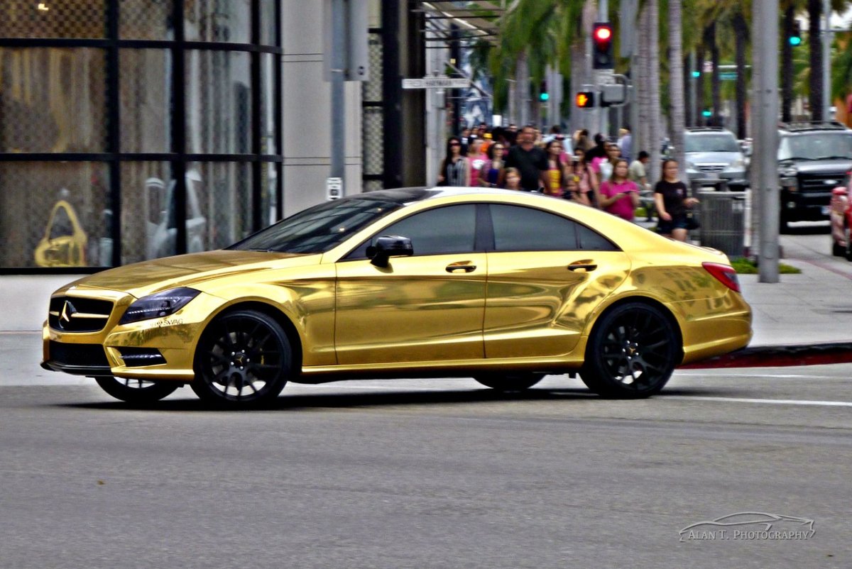Mercedes CLS золотой