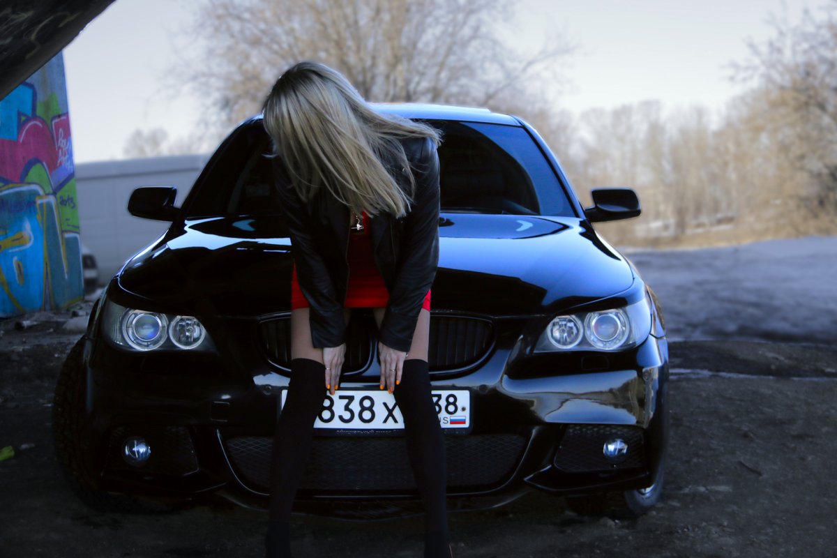 BMW e60 и девушка
