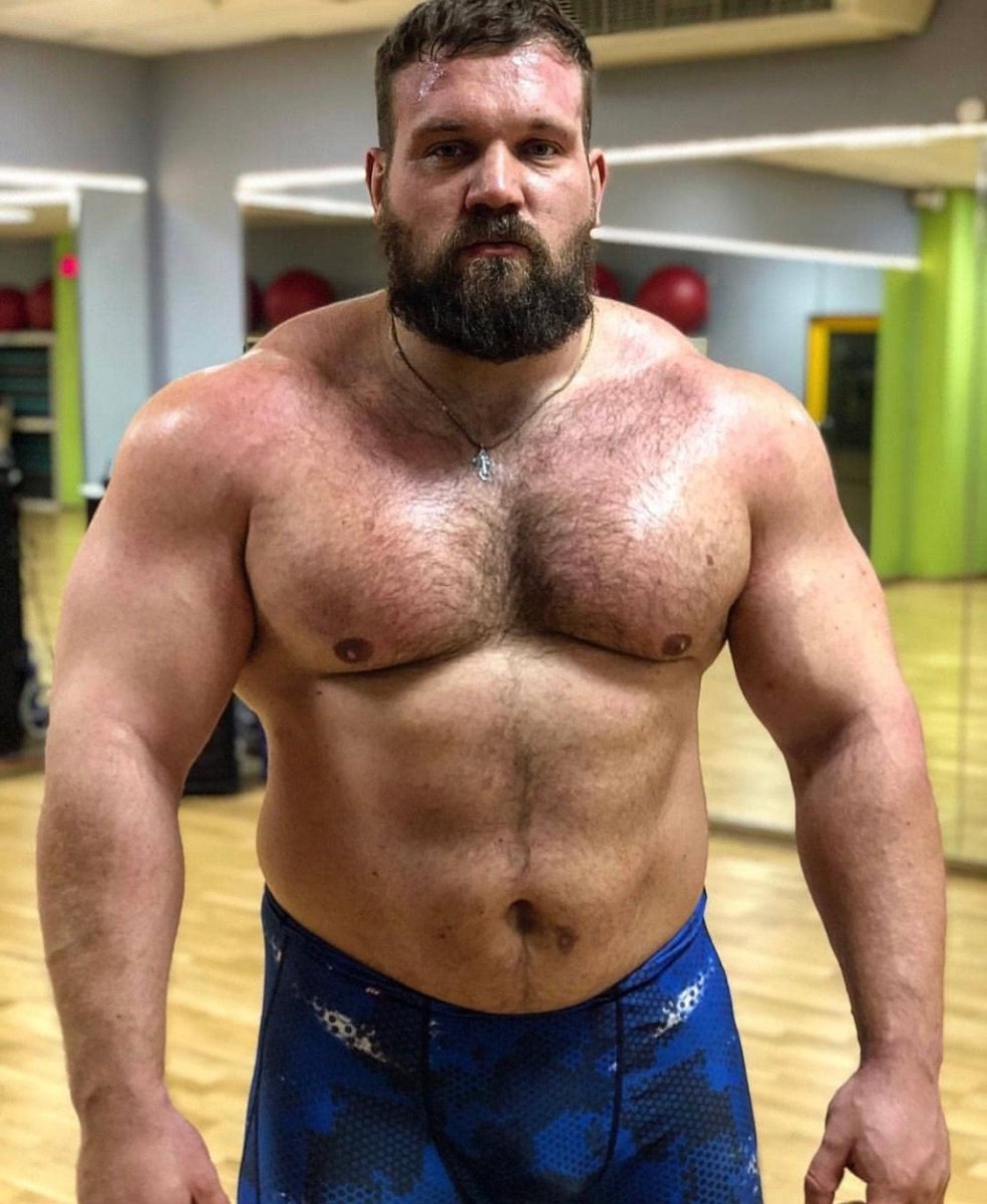 Пауэрлифтер Кирилл Сарычев