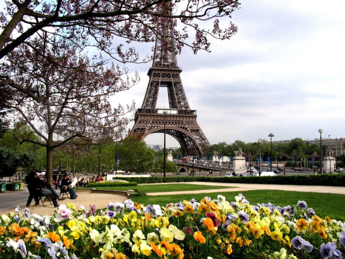 Эйфелева башня (Франция). Версаль (Франция).