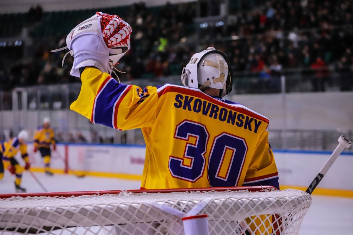 Голкипер Андрей Сковронский